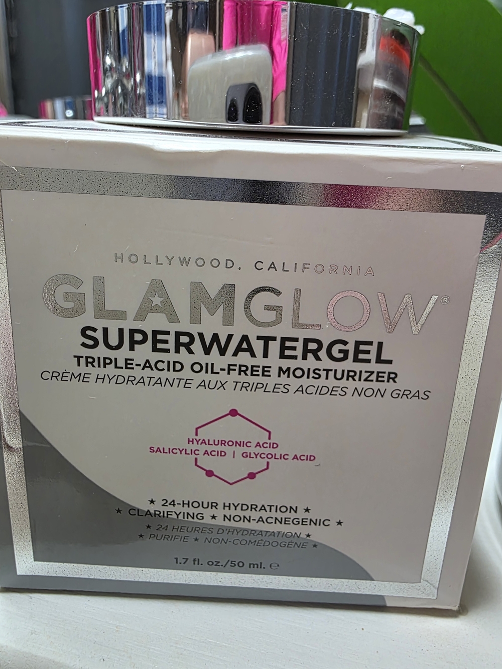 GLAMGLOW SuperWaterGel Triple-Acid Oil-Free Moisturizer - Silver & White